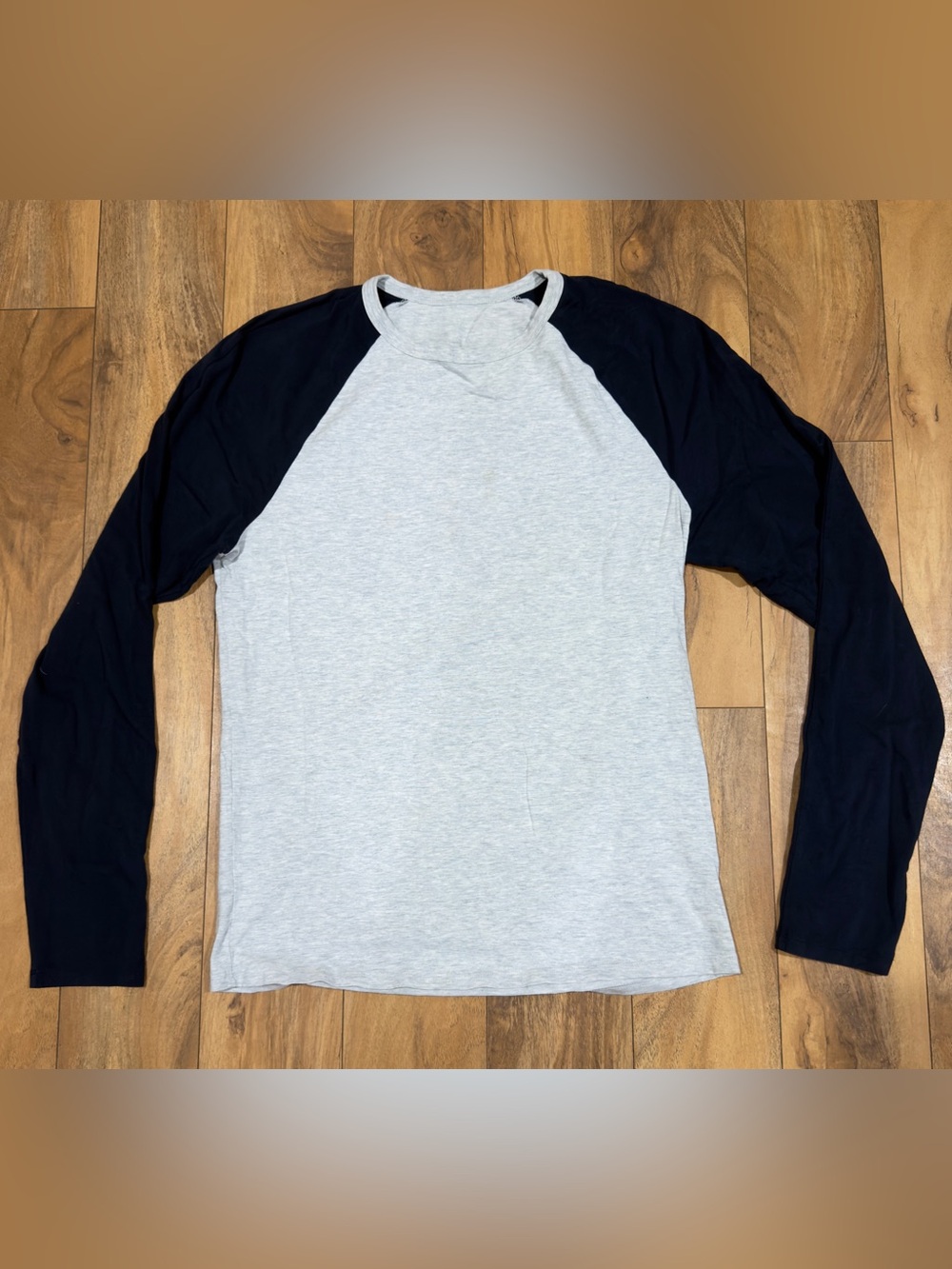 Lululemon Bodhi Long Sleeve Gray/Navy Men’s Size M Baseball Raglan Crewneck